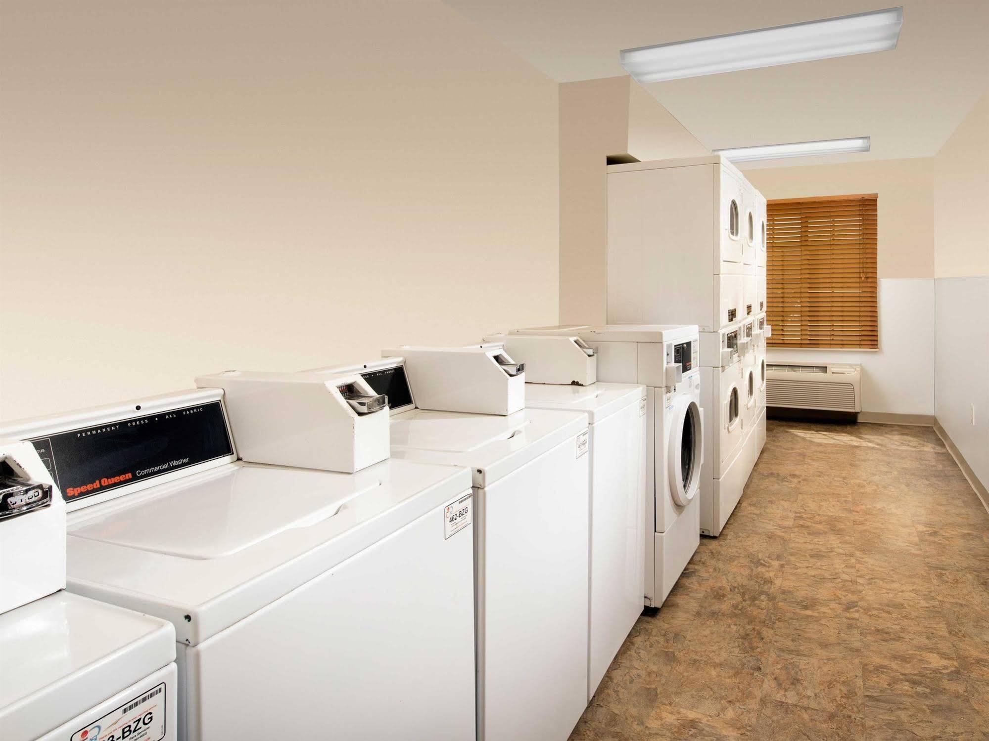 Woodspring Suites มิดแลนด์ ภายนอก รูปภาพ